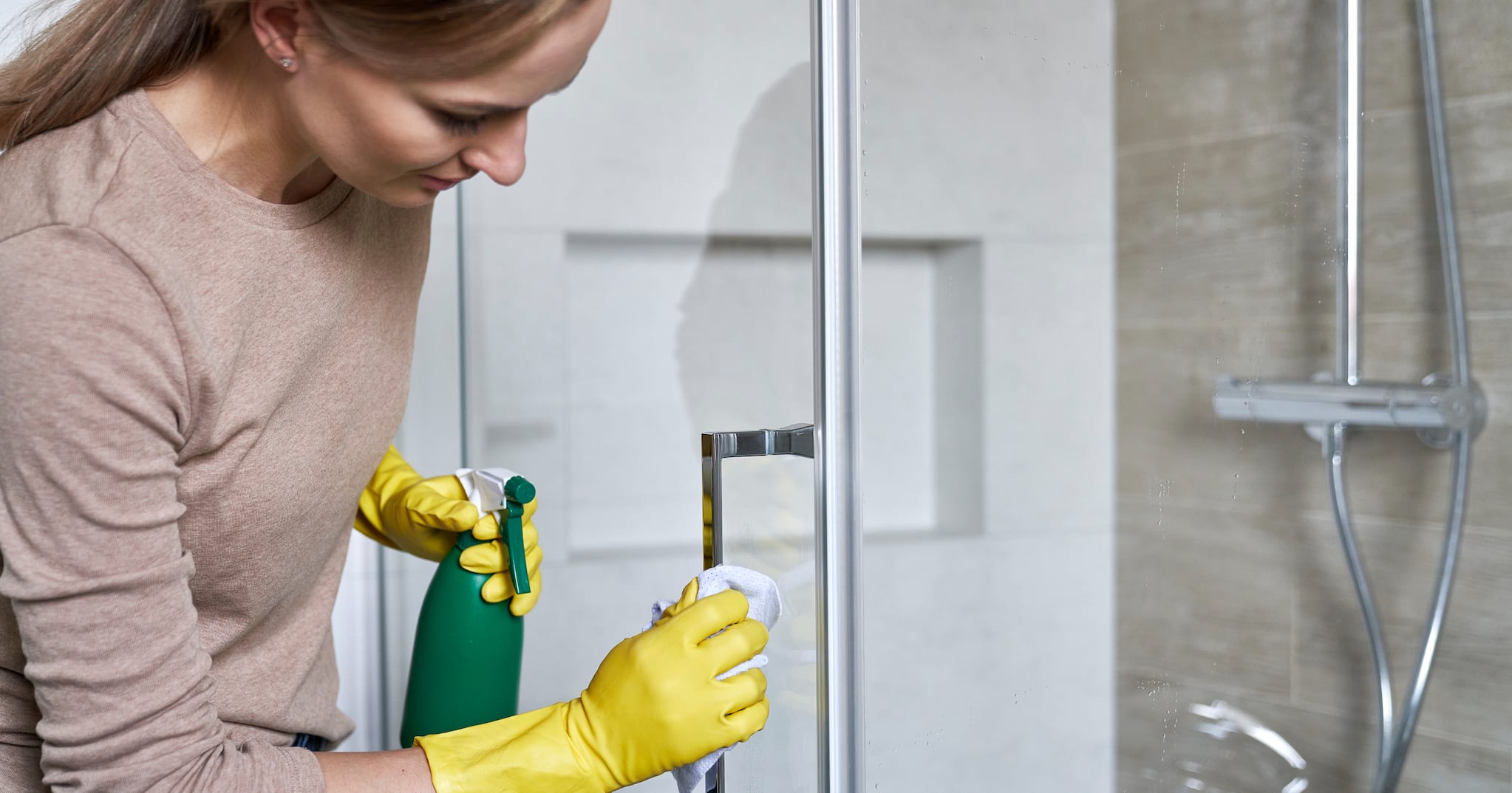 Astuces pour nettoyer sa vitre de douche | EspaceProprio